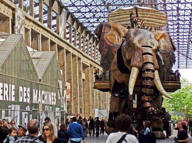 L’éléphant de l'Île de Nantes se promène à la rencontre des passants ©️Mr Thinktank sur Flickr