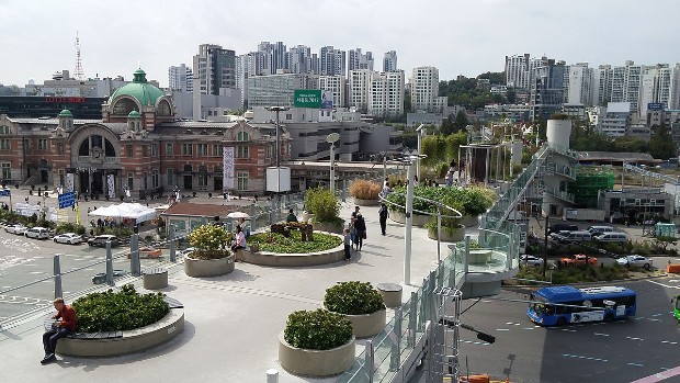 L’autouroute urbaine transformée en parc à Seoul en Corée ©Christian140 via Wikipedia