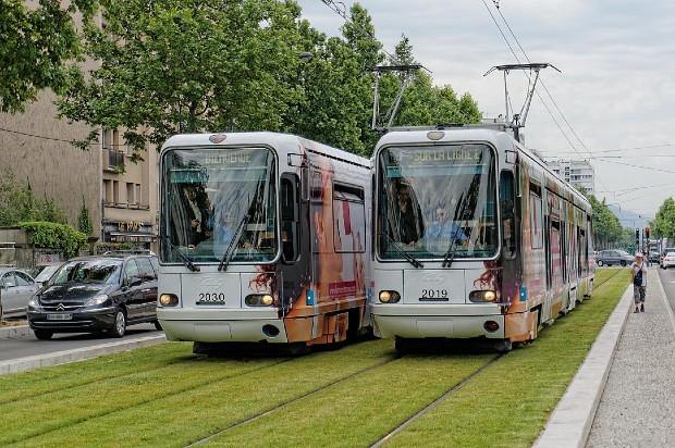 Le convoi inaugural de la ligne E du tramway de Grenoble en juin 2014 - Wikipédia