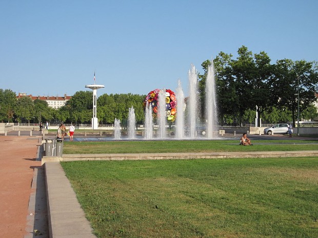 Les jets d'eau de la place Antonin Poncet à Lyon (2ème arrondissement) - ©Jilibi 