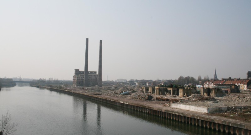 Vestige de l’ancienne usine Rhodia sur le canal de la Deûle ©️Rémi Jouan sur Wikipédia