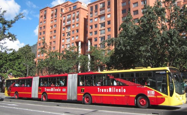 Un bus du réseau Transmilenio © via Wikipédia