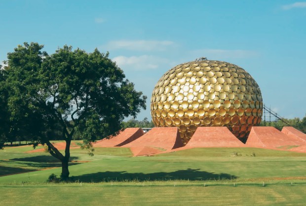 Cité utopique Auroville, Inde ©️ Matthew T Rader via Unsplash