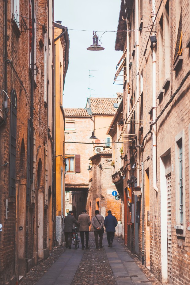 Ferrara ©️ Eugene Zhyvchik via Unsplash 