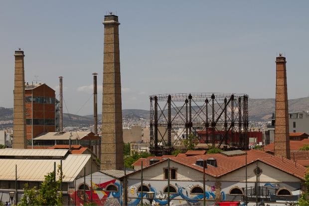 L’ancienne usine de Gaz de la ville d’Athènes, délocalisée pour réduire la pollution de l’air en centre urbain, est devenue un centre consacré à la culture et l’innovation. Source : Helen Cook via flickr