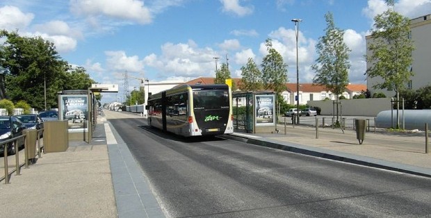 Busway - Le Busway, à Nantes, une ligne de bus à haut niveau de service - crédit : IngolfBLN sur Wikipedia