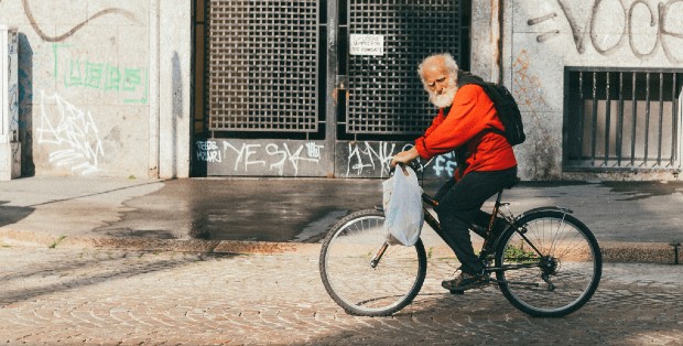 Repenser la mobilité : quelles alternatives à la voiture pour les seniors ?
