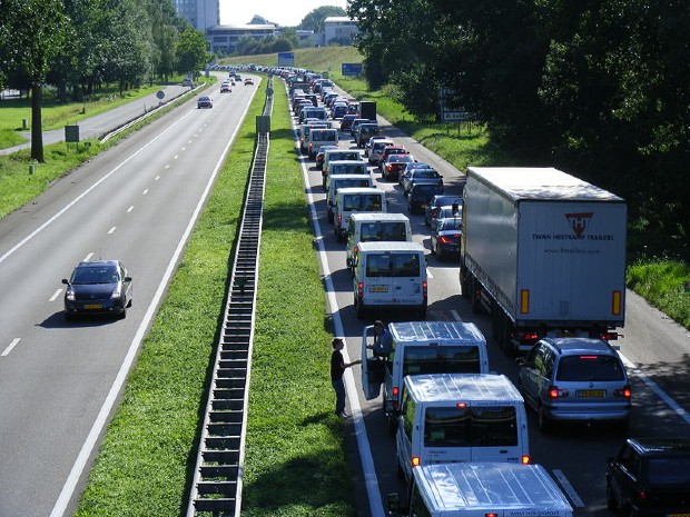 Embouteillages sur une autoroutes aux Pays-Bas - Neushorn/Wikipédia