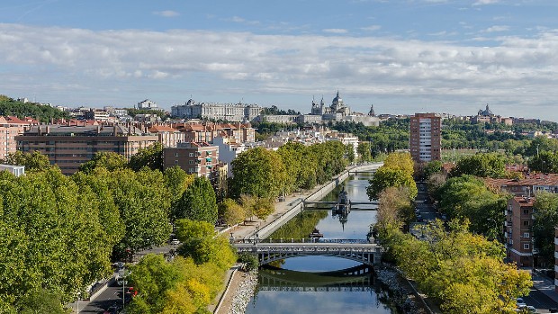 Les rives végétalisées de Manzanares – source Wikipédia - parcs linéaires