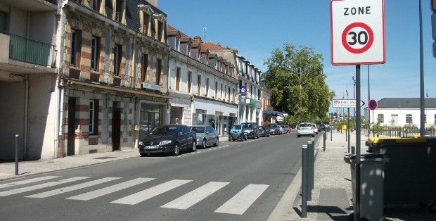 Une zone 30 à Grenoble Métropole - crédits : RdA Suisse sur Flickr