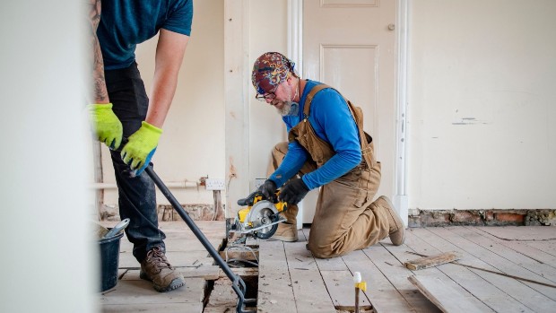 L’auto-rénovation permet de valoriser le patrimoine existant et les expertises des habitants. ©getty images