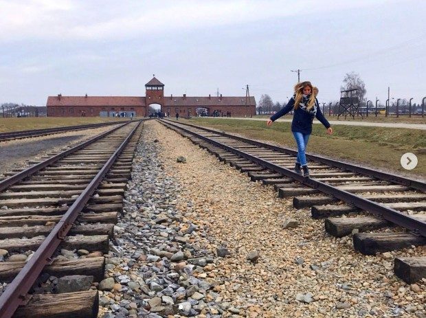 En 2019, le mémorial d'Auschwitz avait lancé sur Twitter un appel à la décence auprès des visiteurs du site - Twitter