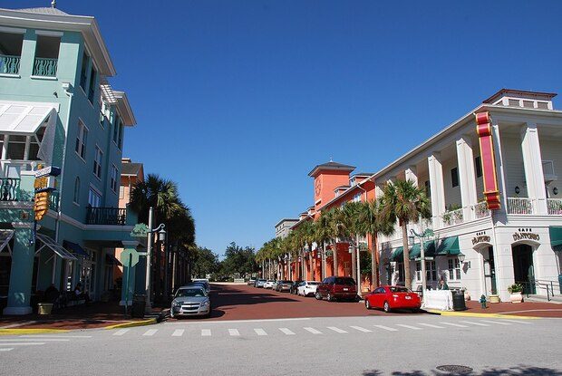 La "main street" de Celebration en Floride © Traveljunction/Wikipédia