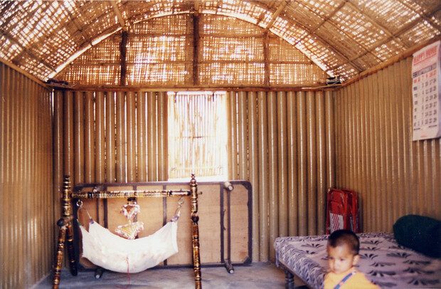 L’intérieur d’une Paper Log House, de Shigeru Ban, à Kobe © Flickr