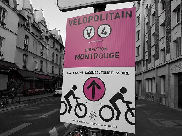Panneau signalétique du tracé du Vélopolitain à Paris © Wiki