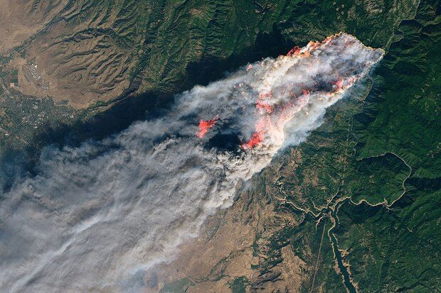 Le Camp Fire, vu du ciel © NASA/Joshua Stevens