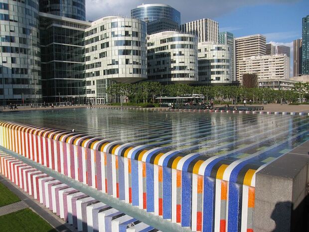 La fontaine d’Agam, Paris La Défense, Yaacov Agam © Wikipédia