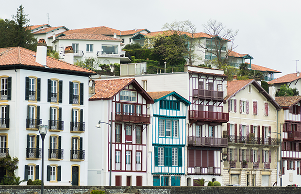 Photo de couverture Saint Jean de Luz ©Mario Gutti sur Getty image