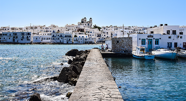 Des maisons blanches à Paros en Grèce - Unsplash AXP Photography