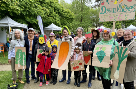 Paysages nourriciers – saison 4. Pour lutter contre la précarité alimentaire, récolte à Nantes de fruits et légumes dans 25 potagers pour abonder en frais l’aide alimentaire locale. Agents et asso partenaires sensibilisent les habitants à une alimentation saine et durable.