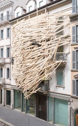 “Nests in Milan”, Milan deTadashi Kawamata ©Paolo Riolzi
